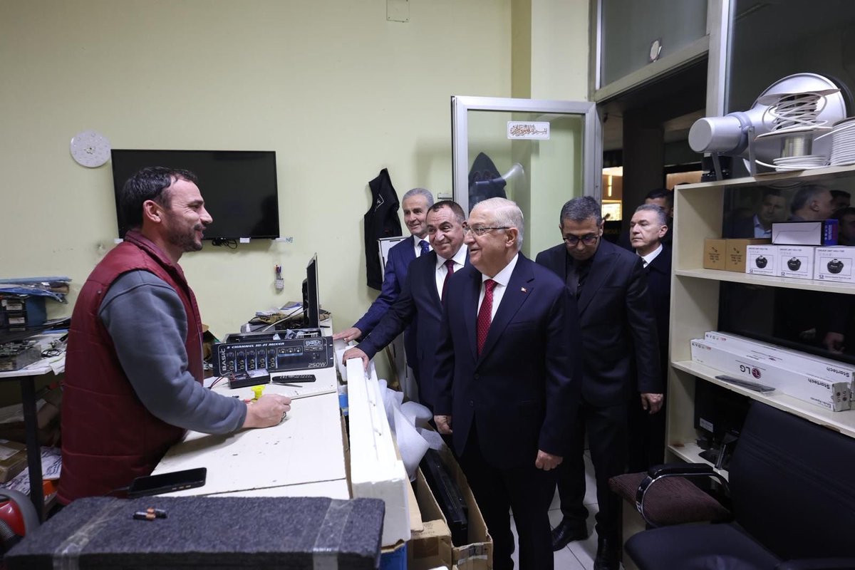 Milli Savunma Bakanımız Sn Yaşar Güler’in kentimize gerçekleştirdiği ziyaret kapsamında esnafımız ve kıymetli vatandaşlarımızla bir araya geldik.

Şehrimizin bereketine katkı sağlayan esnafımıza hayırlı işler dileyerek hemşehrilerimizle hasbihalde bulunduk. Ramazan ayının birlik