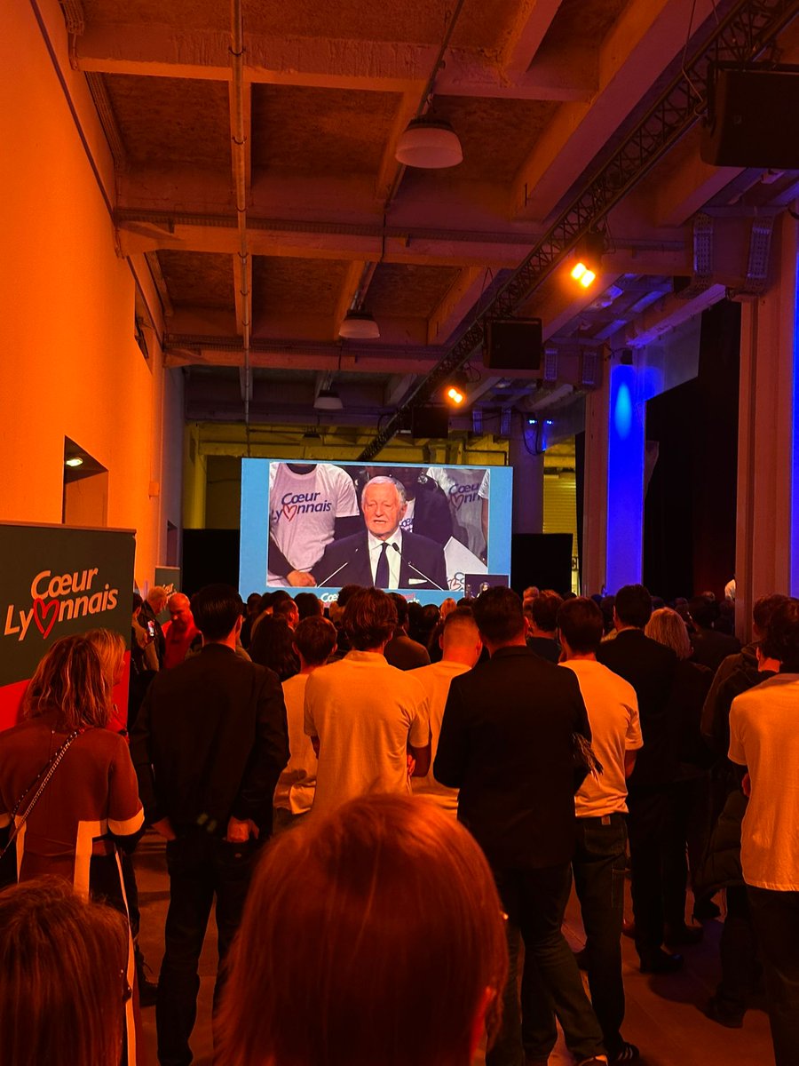 jdemocrates69's tweet photo. Les Jdem 69 étaient au rendez-vous hier soir pour le meeting de @JM_Aulas ! 🔥

​Mobilisés et sur le terrain pour porter nos idées. La dynamique est là, on ne lâche rien ! 🗳️💪

@Coeur_Lyonnais_ https://t.co/csshoAr9oX