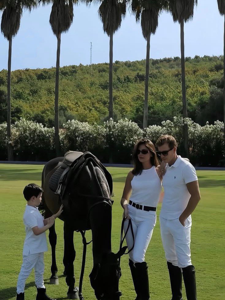 Outfit_Luxy's tweet photo. Family 🤍 https://t.co/Yo2v60BcXx