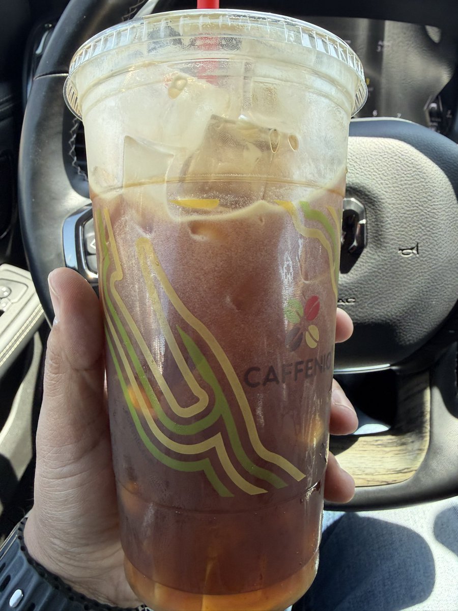 machucarro's tweet photo. Poquito cafe no le podían poner a mi hielos? @caffenio https://t.co/XdCo5NO13g