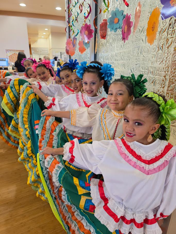 BFFM Classes 
Summer is on its way, so get your kids (ages 5-12) signed up for the Summer Folklorico Workshops at the South Broadway Cultural Center, presented by Ballet Folklorico Fiesta Mexicana. Space is limited so register now. 
For more details: bit.ly/4s1iDUN