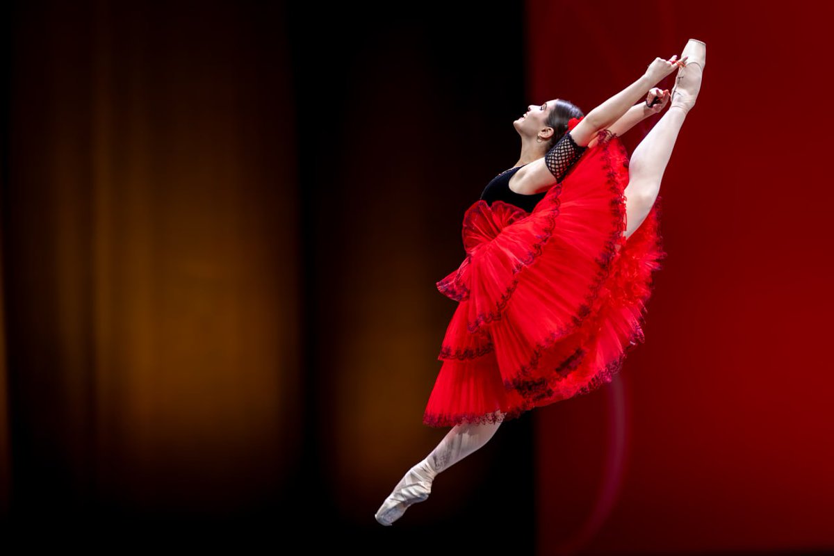 prevaleo's tweet photo. #ballet https://t.co/6pUTFSlVuT