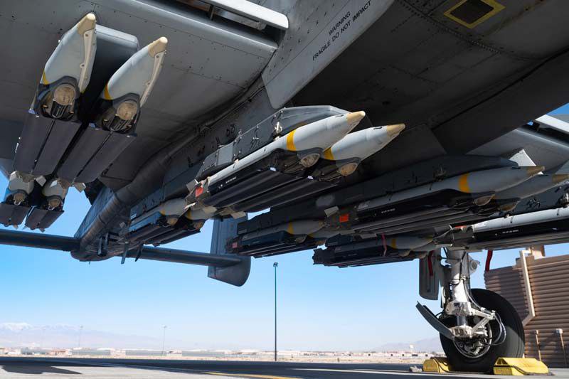 CryptoDupdates's tweet photo. 🚨Urgent

American flag

Israel is asking for bombs.

Boeing has received an order from Israel for 5,000 GBU-39 aerial bombs at a cost of $289 million.

But shipments won't happen for at least another 36 months https://t.co/U2UT1539Ol