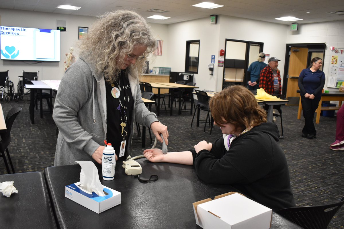 muskegonctc's tweet image. The building was buzzing at the CTC Student Showcase! ⚡️ Hands-on demos 🛠️, student projects 🎨, career-themed cupcakes 🧁, alumni stories 🎓, and recognition for our incredible advisory partners 🤝. Thanks to everyone who came out! #FutureFocused