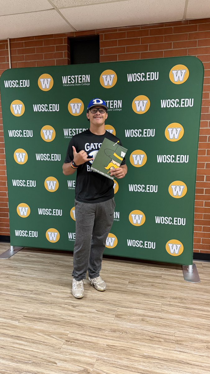 WesWesito1's tweet image. First official visit at Western Oklahoma State 🤙🤙🤙 #Wosc Thank you to the coaches and players who came out to greet me and throw a bully with me! #PioneersBaseball is legit!