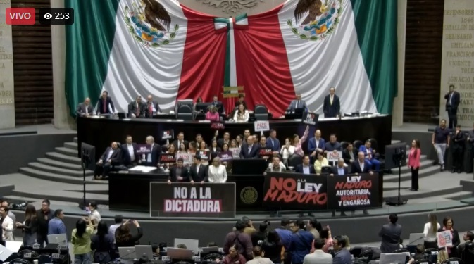 #DiputadosDeOposición en este momento manifiestan su rechazo en la <a href="/Mx_Diputados/">H. Cámara de Diputados</a> de la #ReformaElectoral, porque dicen, atentan contra la pluralidad, por ser unilateral, entre otros puntos...