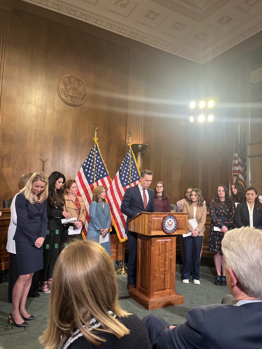 Burgess Everett tweet media