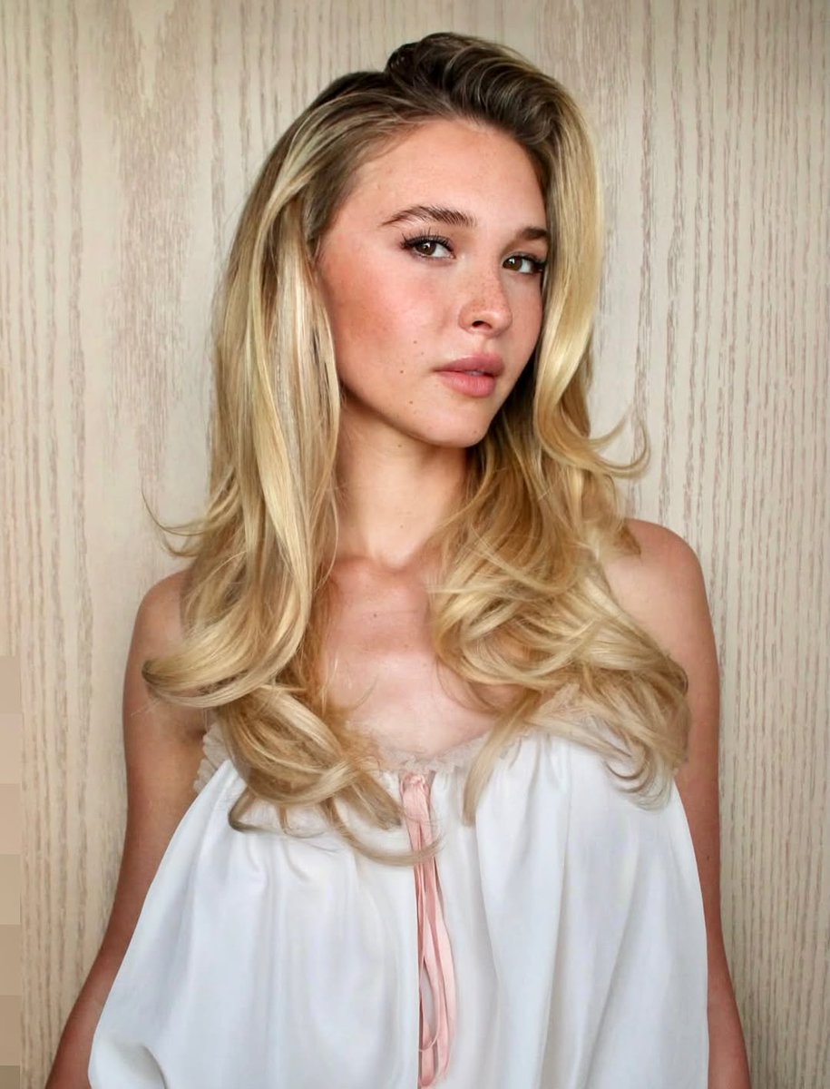 Isabel May Online tweet media