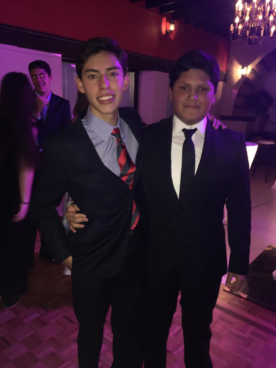 eltusamigas's tweet photo. Más que mi hermano, eres mi brother https://t.co/LW2VYoZr35