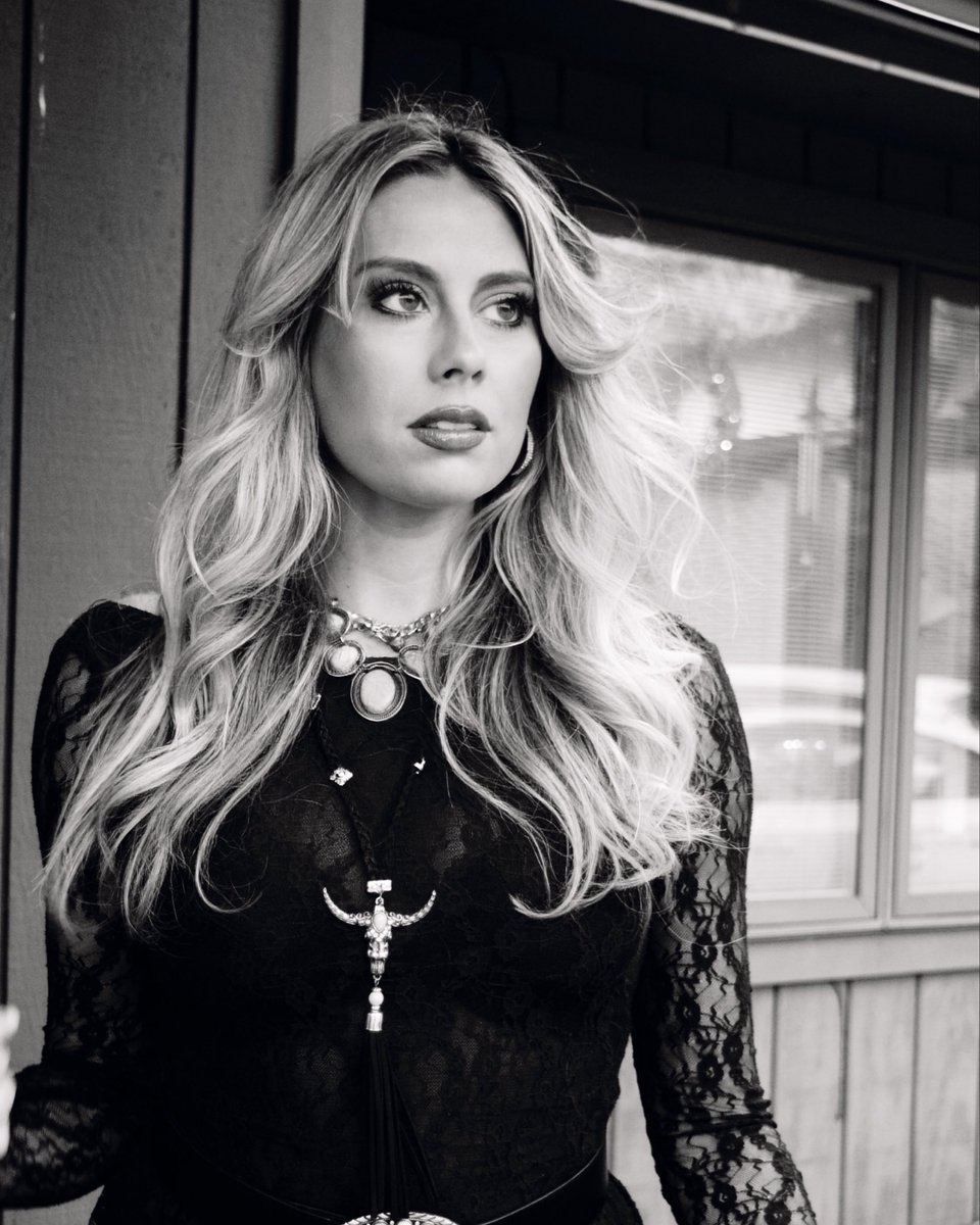 meganknight20's tweet image. Slow Your Horses - The Album - 5.15 🐎

PRE-SAVE : unitedmasters.com/m/slow-your-ho… 🖤

#originalmusic #countrymusic #meganknight #slowyourhorses #megknightmusic