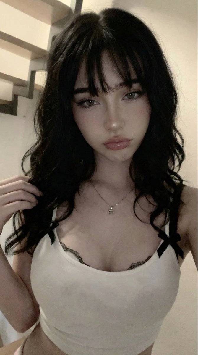erisekittens's tweet photo. reply "me" for a surprise DM😜 ( I’m serious) https://t.co/5o9R9ENuUg