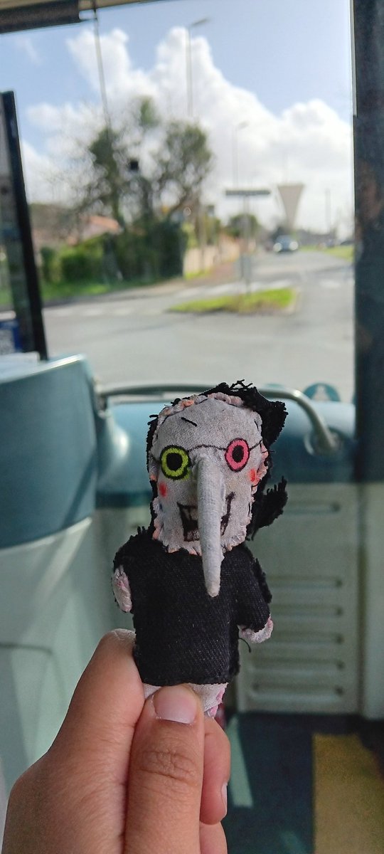 useless worm tweet media