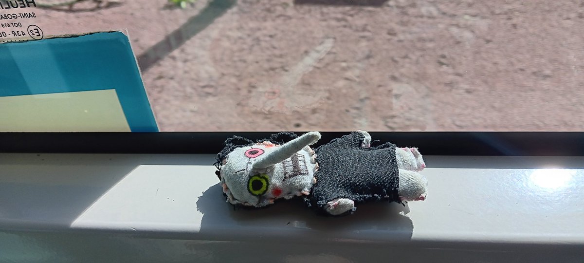 useless worm tweet media