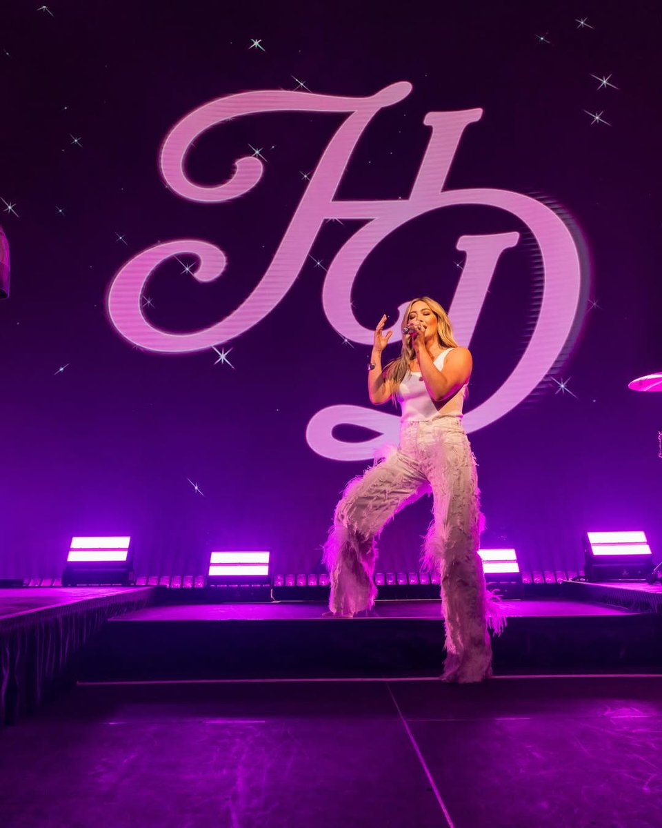 HilaryDiary's tweet image. 📸 Official pictures and videos from Hilary Duff's exclusive show at Audacy's Leading Ladies event in New York (March 10, 2026)