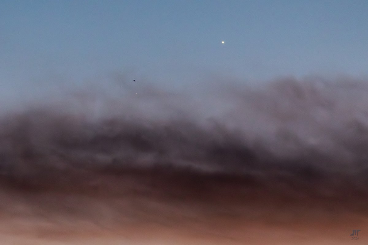 perezrayego's tweet image. y para terminar esta serie de #venus #saturno y #aviones, los planetas con aves... ¿aviones?