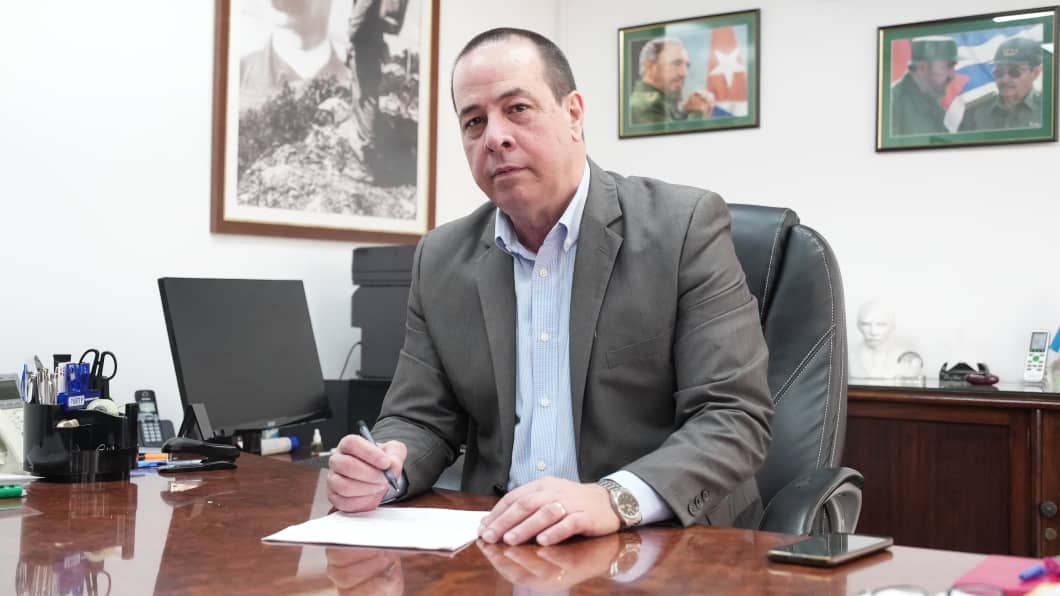 Dra_BDaudinot's tweet photo. Ministro de Salud Pública 🇨🇺 @japortalmiranda: "Las herramientas que de manera desesperada y cruel utiliza el Gobierno de EE.UU. contra Cuba incrementan, cada vez más, los riesgos y las amenazas para la vida de nuestro pueblo". 
#CubaPorLaVida https://t.co/fmtnu3Jbu9