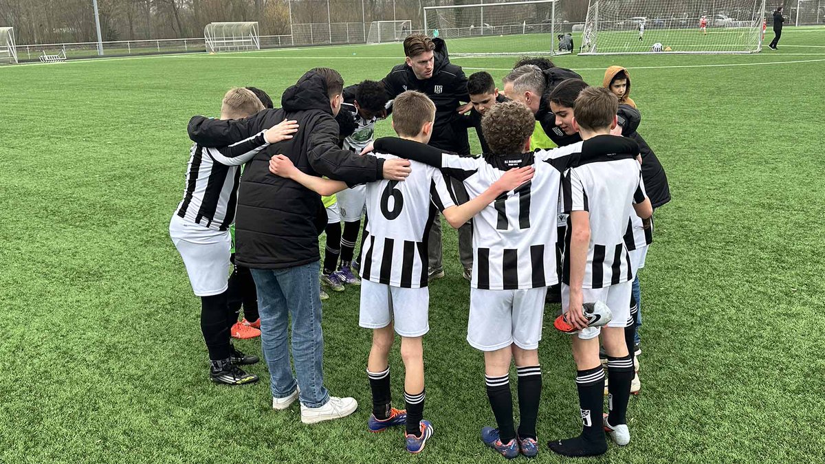 WEDSTRIJDVERSLAG

De wedstrijd van Dubbeldam JO12-2 tegen <a href="/vvgrootammers/">v.v. Groot-Ammers</a>@vvgrootammers @vvgrootammers was bloedstollend spannen met goed voetbal.

lees hier het wedstrijdverslag: vvdubbeldam.nl/spannend-duel-…