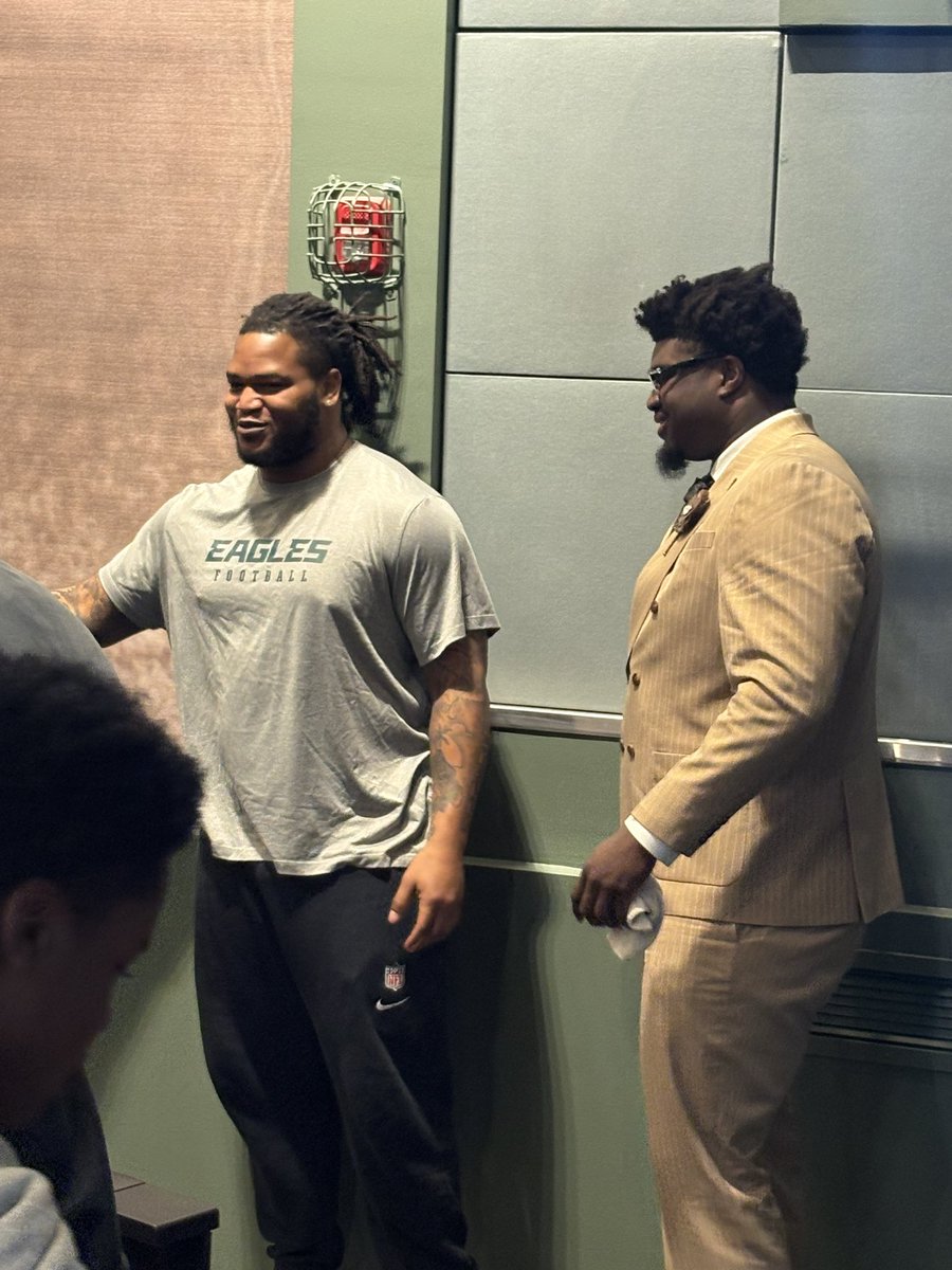 Jeff_McLane's tweet photo. Jordan Davis said he didn’t expect Jalen Carter to show up for his news conference. The #Eagles DTs have been together since their days at Georgia: https://t.co/IgxcSKllXH