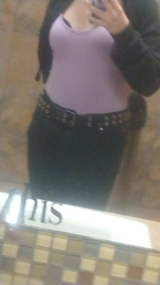 3zr4thBo0s's tweet photo. BODY CHECK: CW: 115 pounds GW: 95ish pounds

Why tf do i look so fat from the front, like ik I'm big and trying to lose weight, but its so bad 🫩

#weightcheck #edtwt #fatspo https://t.co/FfppsO05HB
