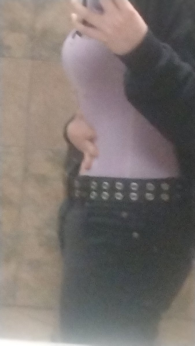 3zr4thBo0s's tweet photo. BODY CHECK: CW: 115 pounds GW: 95ish pounds

Why tf do i look so fat from the front, like ik I'm big and trying to lose weight, but its so bad 🫩

#weightcheck #edtwt #fatspo https://t.co/FfppsO05HB