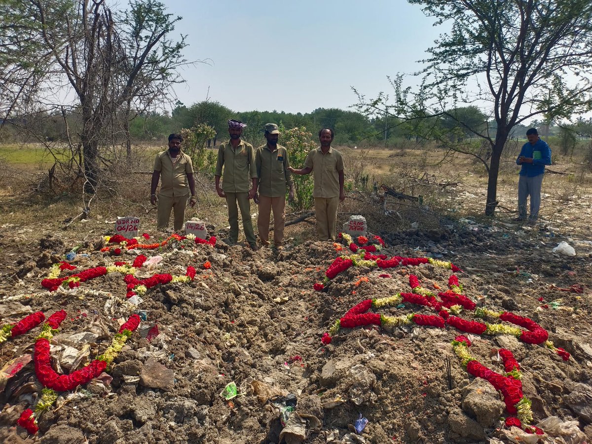 ಅತ್ತಿಬೆಲೆ ಪೊಲೀಸ್ ಠಾಣೆಯಲ್ಲಿ ದಾಖಲಾಗಿರುವ  UDR ಪ್ರಕರಣಗಳಲ್ಲಿ ಅಪರಿಚಿತ ಶವಗಳನ್ನು  ಸಂಪ್ರದಾಯದಂತೆ ಅಂತ್ಯಕ್ರಿಯೆ ನಡೆಸಲಾಯಿತು.
#police @karnatakacops
#Bengaluru_rural_police #attibele #anekal #Bengaluru Bengalurururalpolice