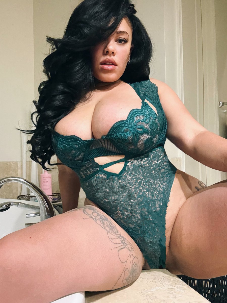 RealMoneDivine tweet media