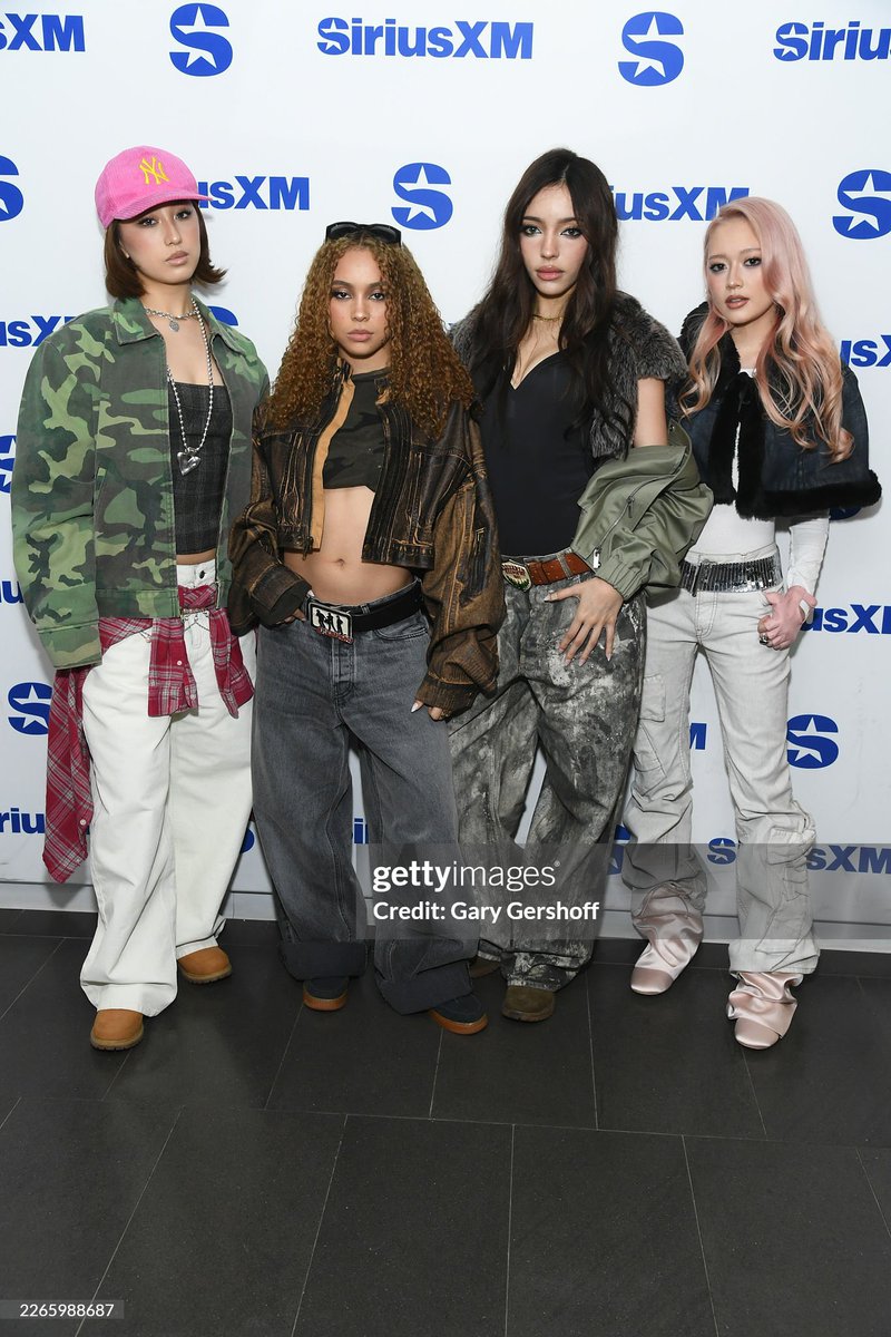 GIRLSET SOURCE tweet media