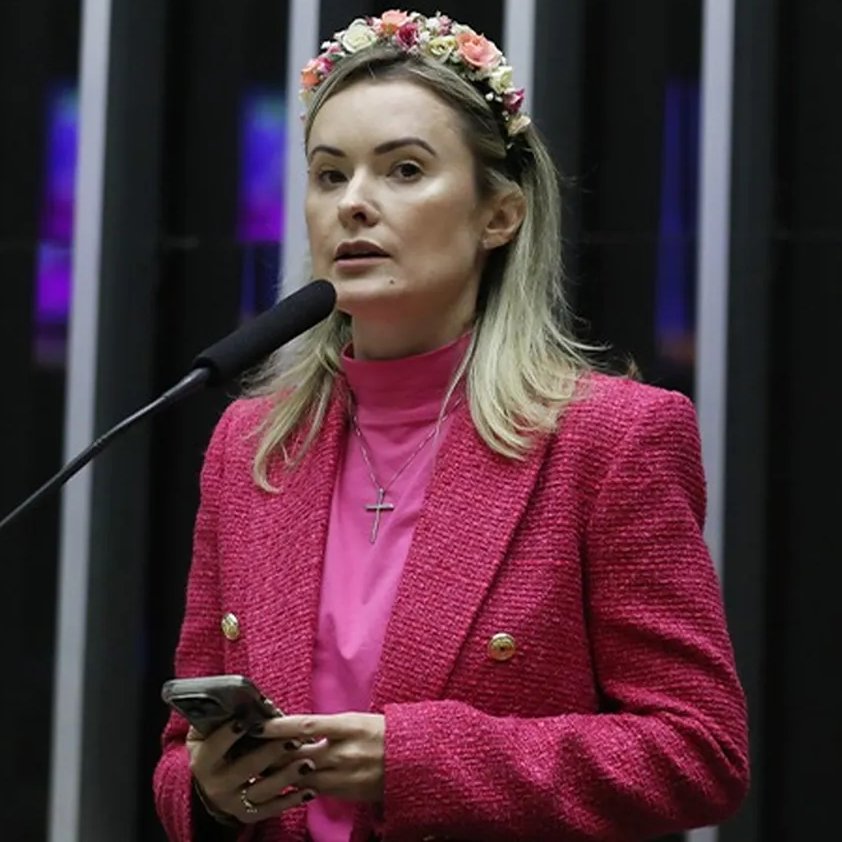 bralternativo_'s tweet photo. 🇧🇷🏳️‍⚧️ A deputada Júlia Zanatta ironiza vitória de Erika Hilton na presidência da Comissão de Defesa dos Direitos da Mulher:

“Derrota para as mulheres na semana da mulher. Ano que vem vamos indicar o Sargento Fahur para presidir a comissão das mulheres.” https://t.co/9FSqKcGbor