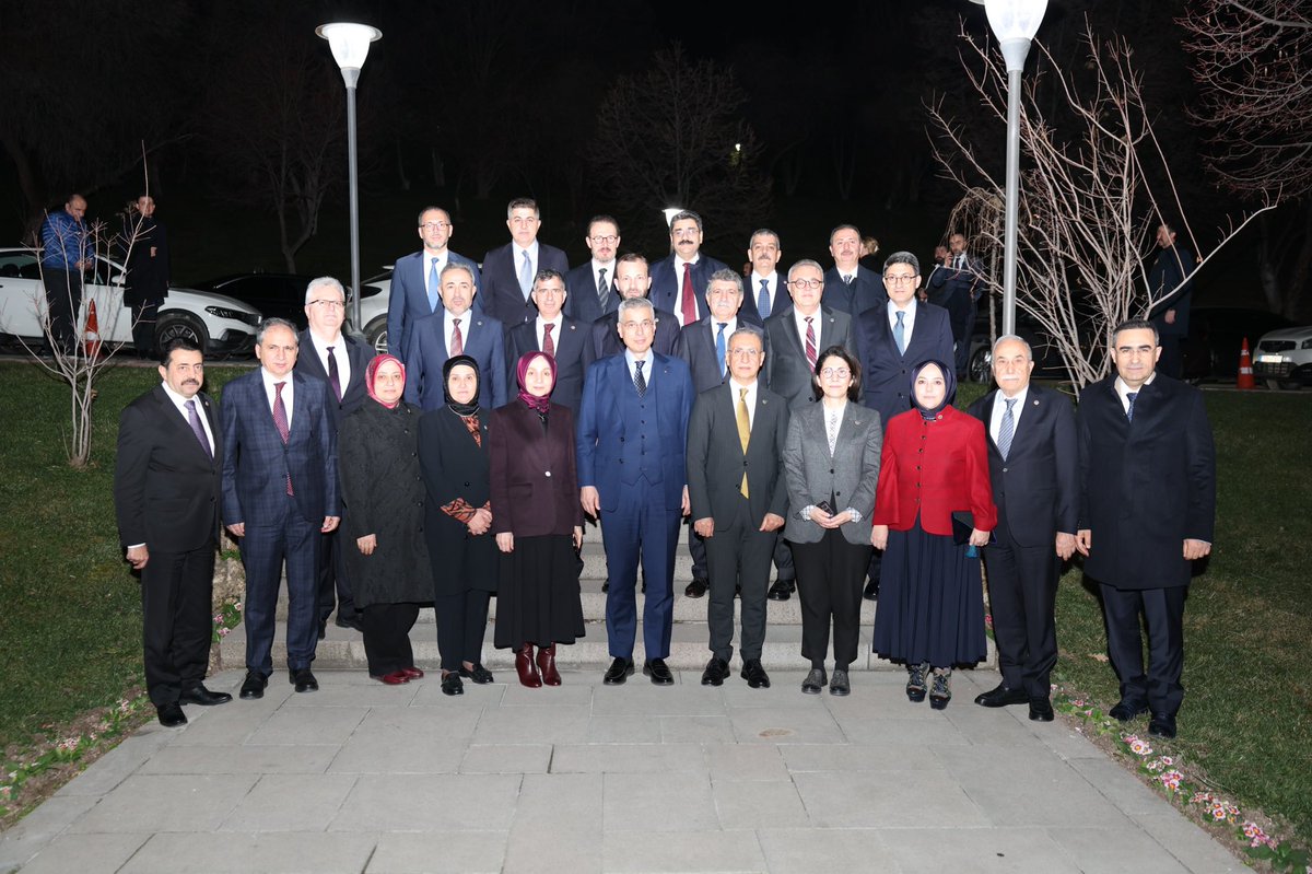📍Türkiye Büyük Millet Meclisi

AK Parti Grup Başkan Vekilimiz Sayın Leyla Şahin Usta’nın ev sahipliğinde düzenlenen iftar programında; tüm siyasi partilerden sağlık kökenli milletvekillerimizle bir araya geldik.

Mübarek Ramazan ayının bereketini; birlik ve beraberliğin