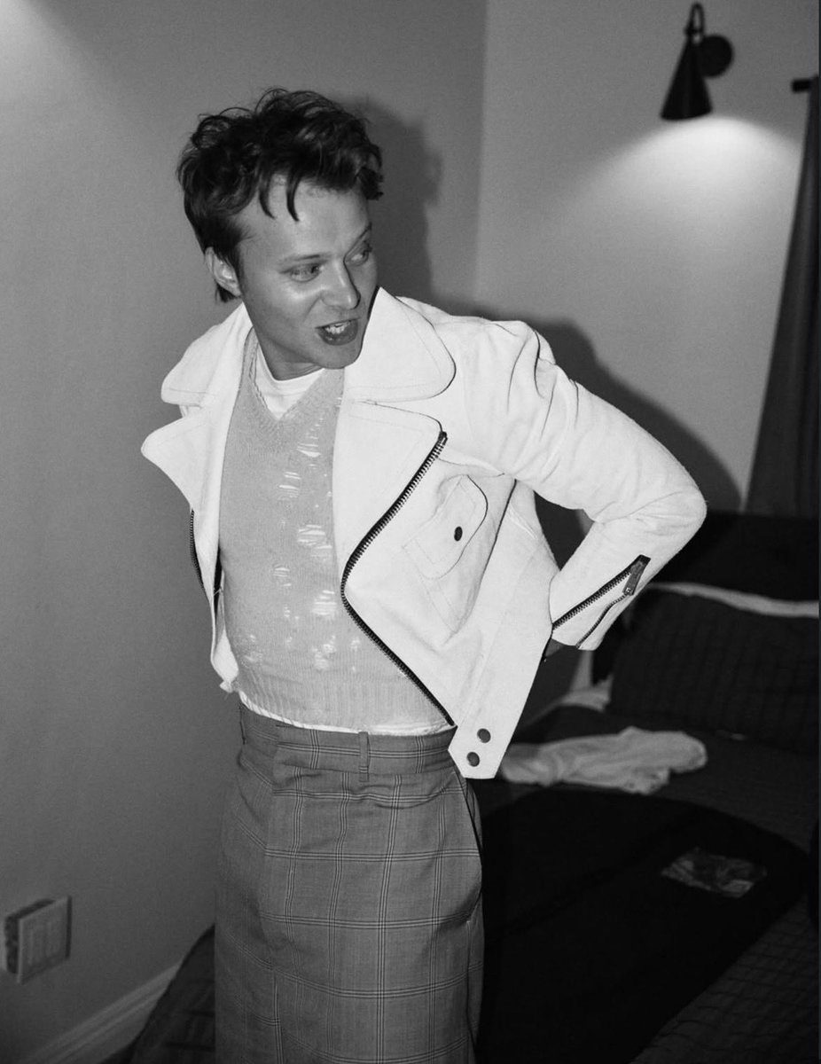 He’s majestic asf. Like I need more of this man. I need him INJECTED IN my veins right now.