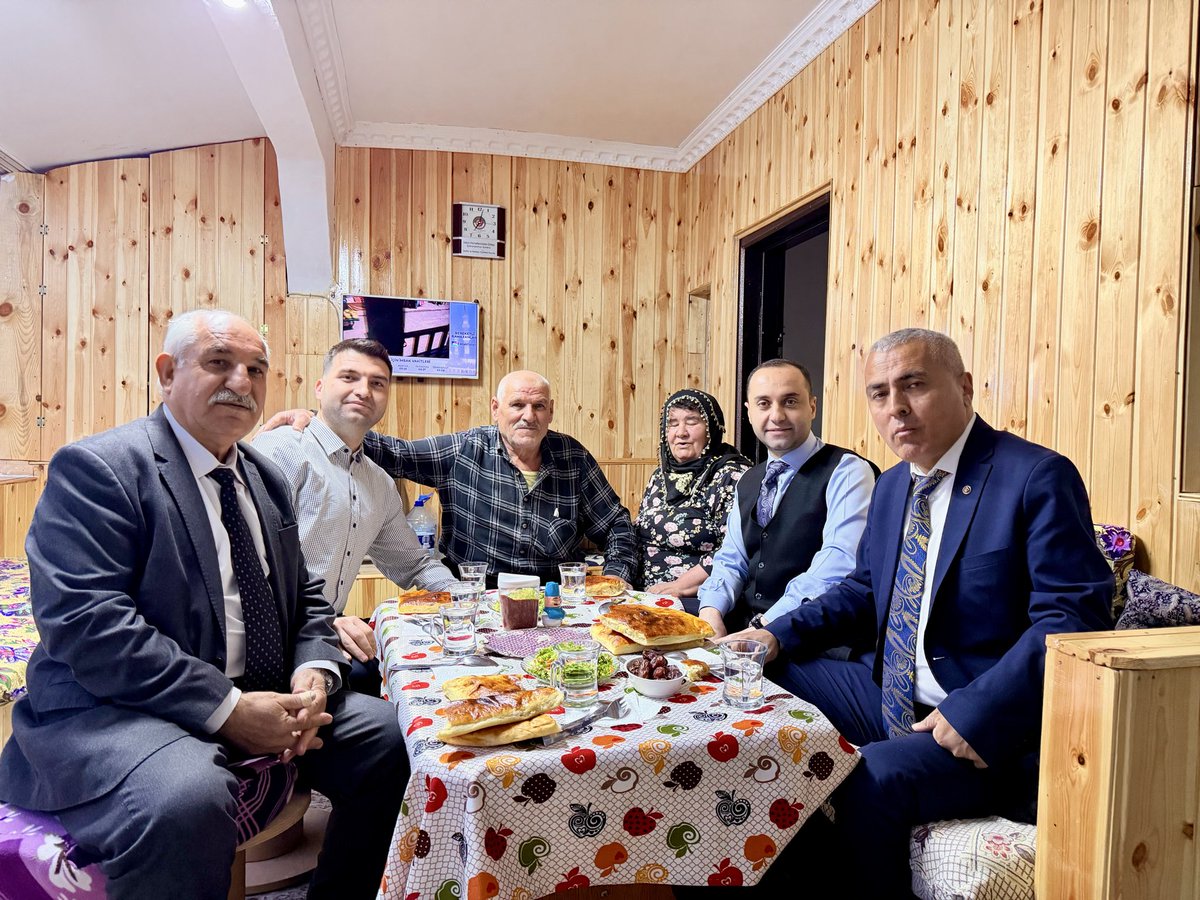 Korayerdogan18's tweet photo. AK Parti Genel Merkez MKYK Üyemiz Türk İslam Karakoç ile birlikte, Şükrü Amcamız ve Hüsne Teyzemizin gönül dolu iftar sofrasına misafir olduk.

Samimiyetleri, hoş sohbetleri ve misafirperverlikleri için kendilerine teşekkür ediyorum. Rabbim sofralarına bereket, hanelerine huzur versin.