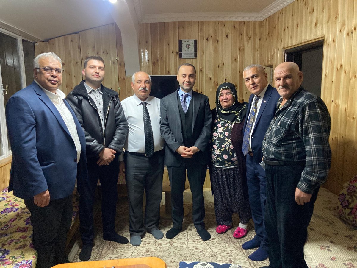 Korayerdogan18's tweet photo. AK Parti Genel Merkez MKYK Üyemiz Türk İslam Karakoç ile birlikte, Şükrü Amcamız ve Hüsne Teyzemizin gönül dolu iftar sofrasına misafir olduk.

Samimiyetleri, hoş sohbetleri ve misafirperverlikleri için kendilerine teşekkür ediyorum. Rabbim sofralarına bereket, hanelerine huzur versin.