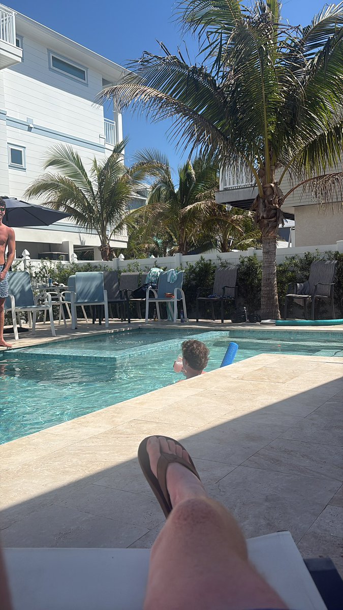 B Hop Baggins tweet media