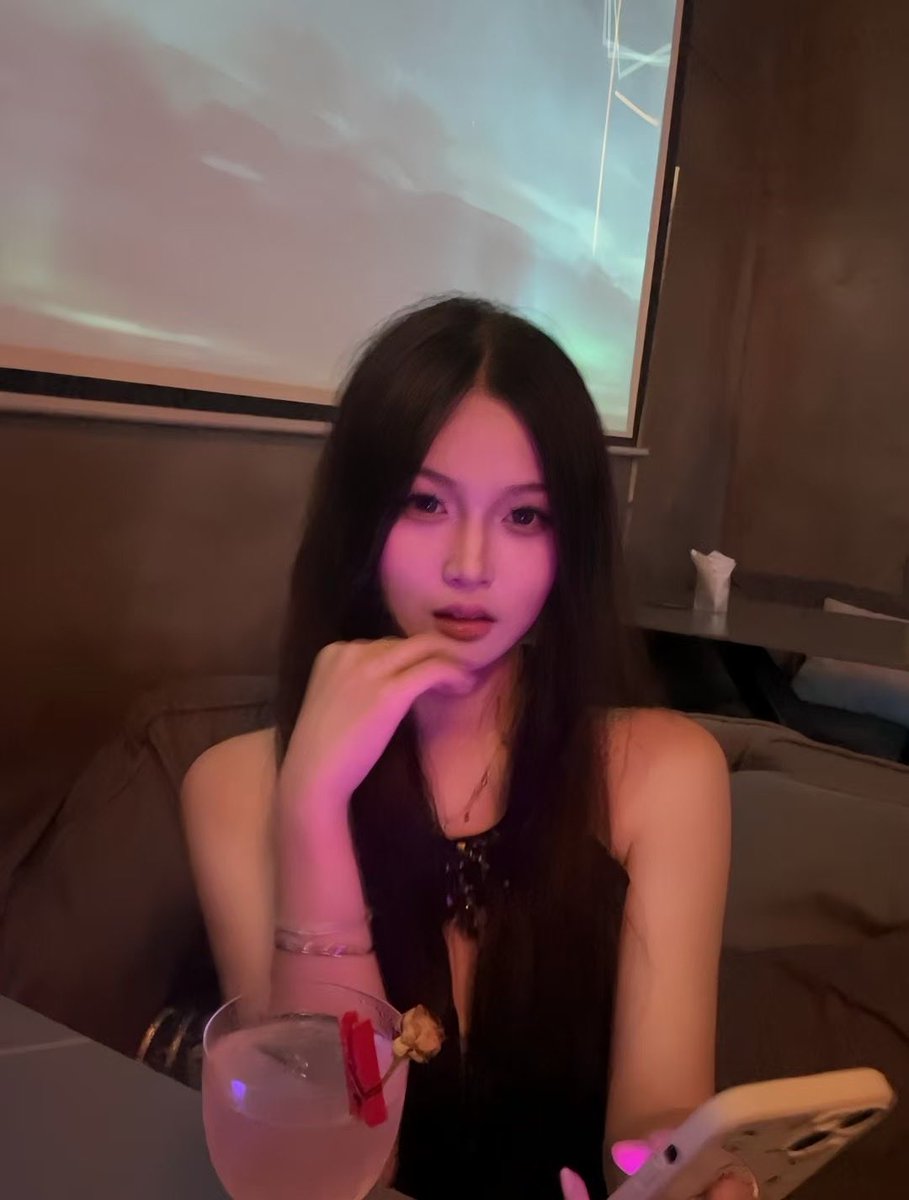 GGmm6780's tweet photo. 找个男朋友吧、老是用别人的也不是个办法啊？#反差 #英国交友 #伦敦 https://t.co/Snzbf59pEh
