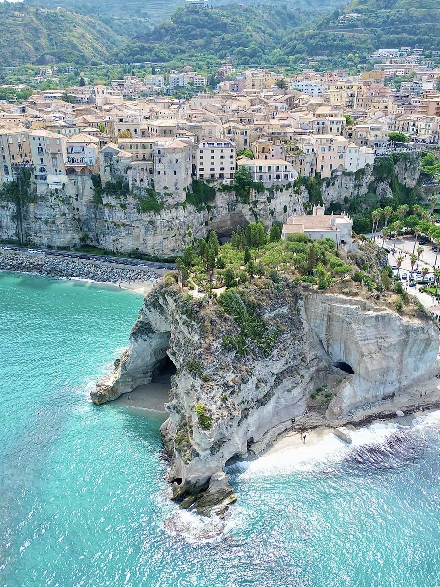 Mambo Italiano tweet media