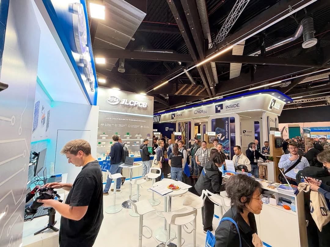 JLCPCB_ES's tweet photo. ¡Qué gran ambiente en @embedded_world 2026!🙌  Un placer ver a tantos ingenieros y profesionales visitarnos para conocer nuestras soluciones de fabricación de PCB, ensamblaje SMT rápido y prototipado de hardware.  
 ¿Aún no nos has visitado?  ¡Te esperamos! 
📍Stand 4-458 #ew2026 https://t.co/5ilUKGGGEl