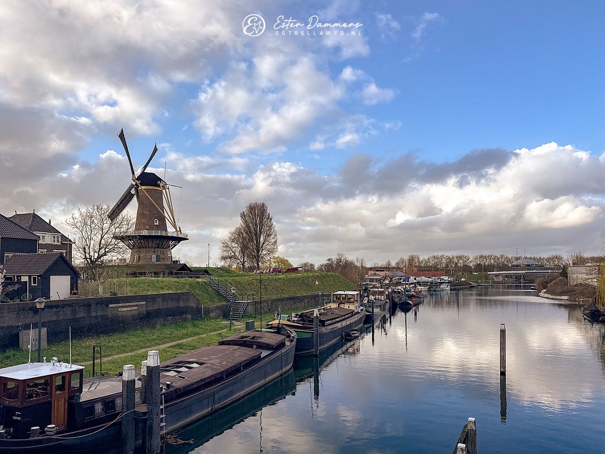 Echte 'Hollandse luchten' vandaag. Hier een vierluik van  #molen 'Nooit Volmaakt' in #Gorinchem.