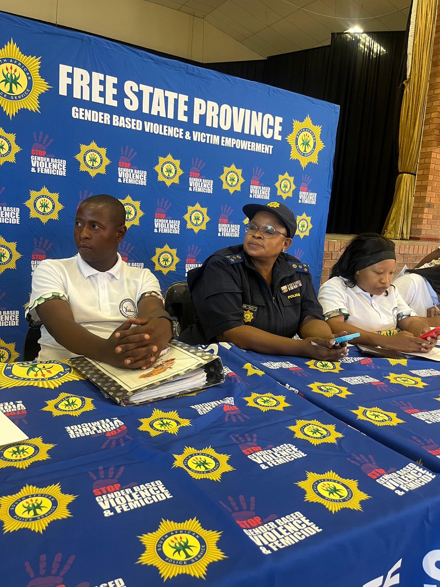 SAPoliceService's tweet photo. #sapsFS Thabo Mofutsanyana District held Youth Crime Prevention elections on 11/03. Newly elected youth leaders were welcomed and encouraged to be disciplined, responsible, and active in fighting youth crime. #YouthCrimePrevention #CommunitySafety #SAPS SG

https://t.co/Me2FvfXEYT