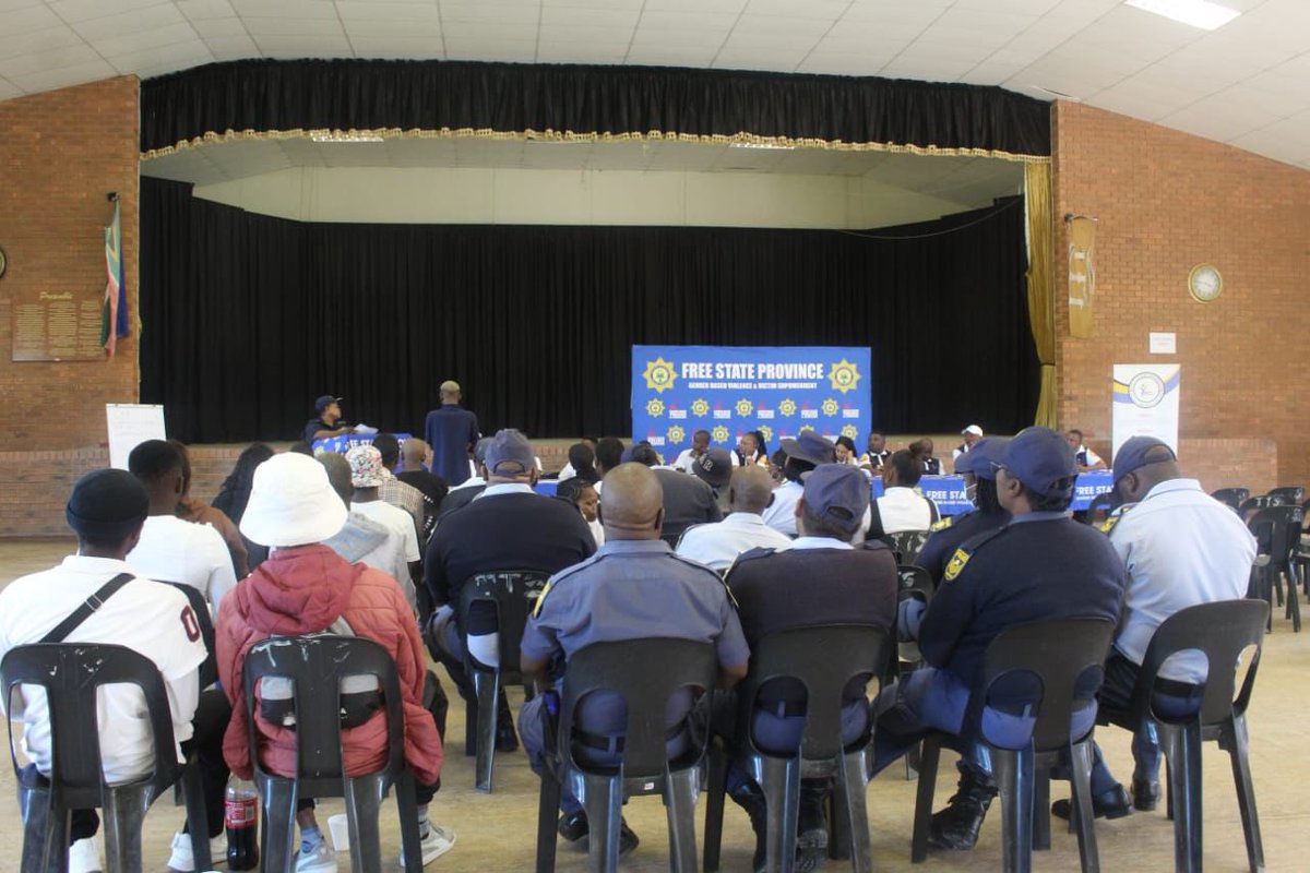 SAPoliceService's tweet photo. #sapsFS Thabo Mofutsanyana District held Youth Crime Prevention elections on 11/03. Newly elected youth leaders were welcomed and encouraged to be disciplined, responsible, and active in fighting youth crime. #YouthCrimePrevention #CommunitySafety #SAPS SG

https://t.co/Me2FvfXEYT