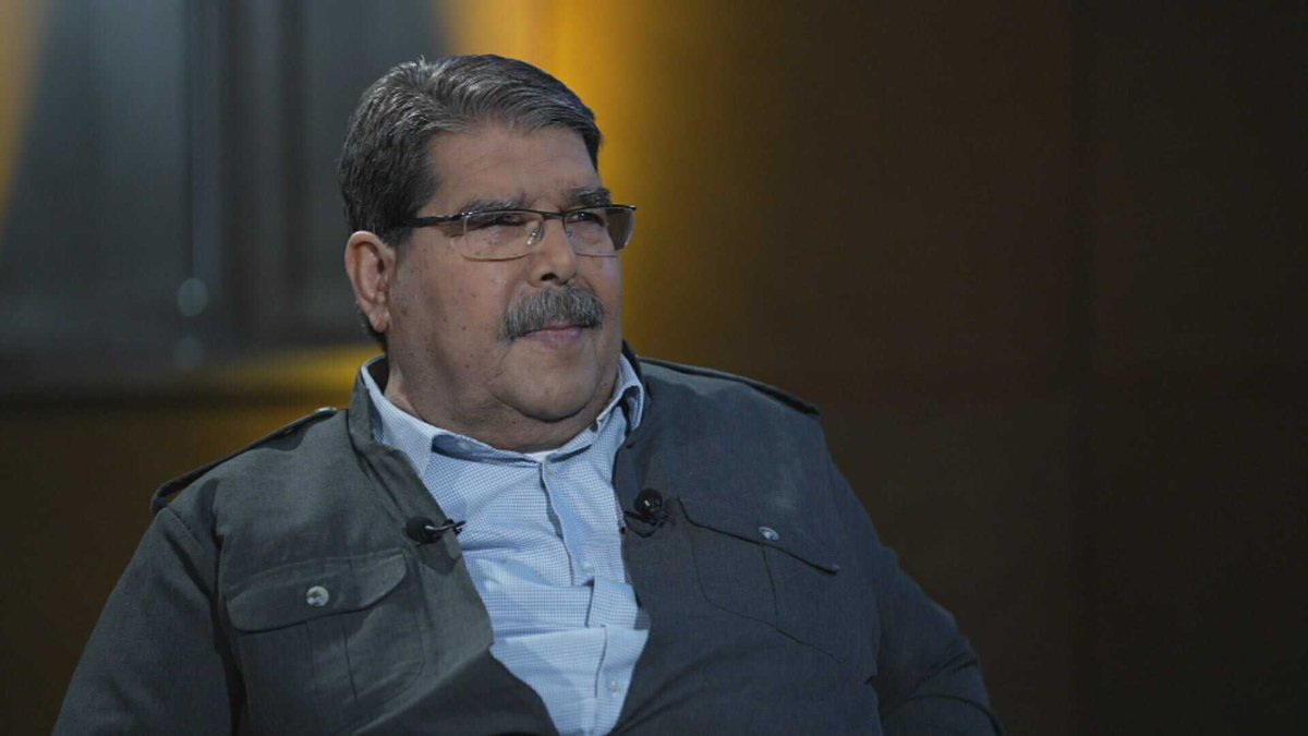 Oxir be bavê Welat 
الوداع أبو ولات
و رحل باڤي ولات صالح مسلم القيادي الكردي ابن مدينة #كوباني 
قضى عمره كله في خدمة شعبه و قضيته العادلة
رحل أبو ولات المهندس صاحب البيت المتواضع بريف كوباني 
رحل باڤي ولات الذي ضحى بإبنه ولات دفاعاً عن كوباني عام 2013
رحل صالح مسلم الذي أتقن