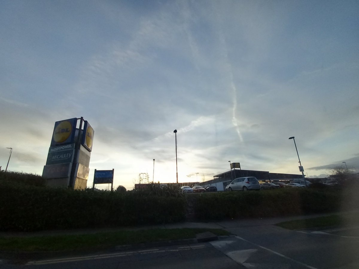 djtgoodie's tweet image. Must be gearing up for bad weather very soon across Ireland...
#Geoengineering #WeatherModification #WeatherWarfare #DimTheSun #ChemicalSkies