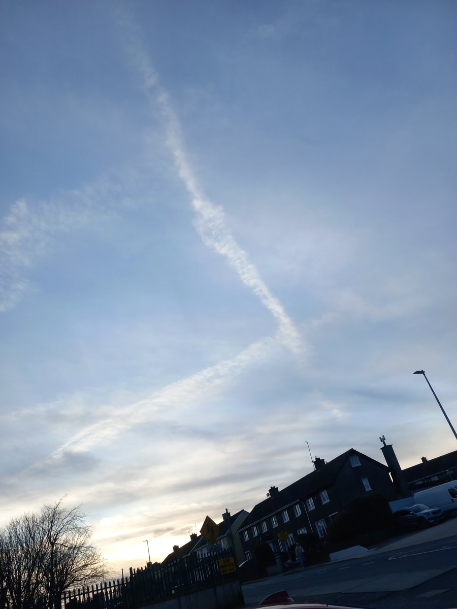 djtgoodie's tweet image. Must be gearing up for bad weather very soon across Ireland...
#Geoengineering #WeatherModification #WeatherWarfare #DimTheSun #ChemicalSkies