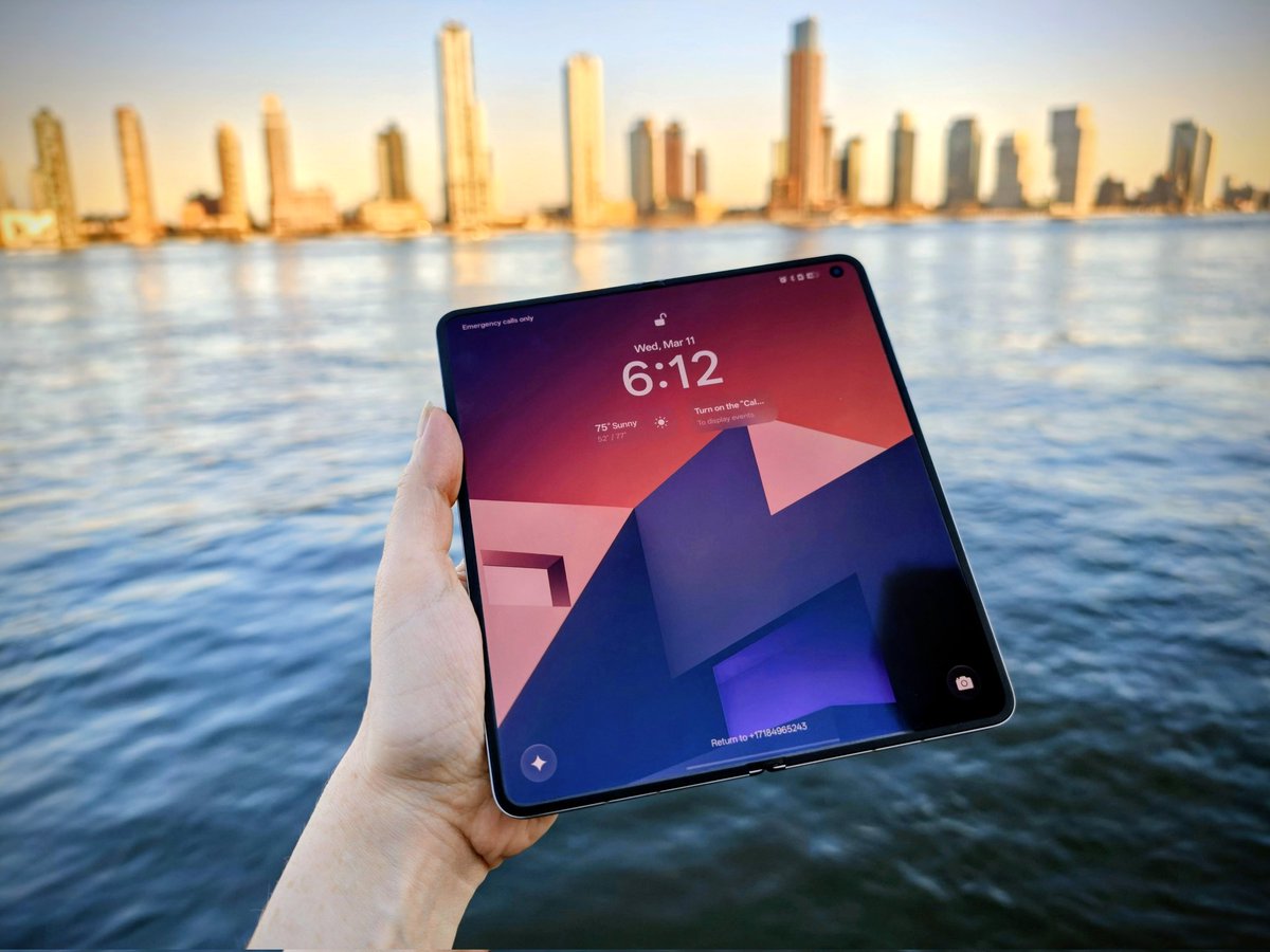 HelenaStone's tweet photo. The Oppo Find N6 is as creaseless as it gets. The foldable launches March 17th. #oppo #oppofindn6 https://t.co/akSyl3VDQi