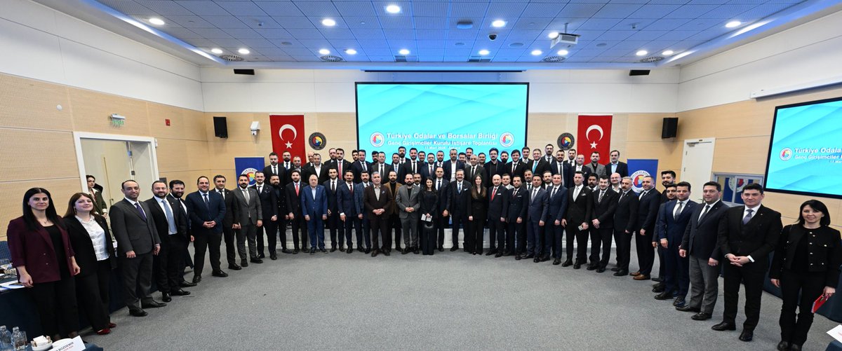 RHisarciklioglu's tweet photo. TOBB Genç Girişimciler Kurulu Başkanı Turgut Konukoğlu, TOBB Genç Girişimciler Üst Kurul Üyeleri ve İl Başkanlarının katılımıyla istişare toplantısı gerçekleştirdik.

Yapılan çalışmaları ve girişimcilik ekosistemini güçlendirmek için atılacak adımları değerlendirdik.

Girişimcilik, Türkiye’nin değişen dünya ekonomisindeki istikametini doğru biçimde şekillendirecek en güçlü araçtır.

Genç girişimcilerimizle gurur duyuyor, çalışmalarında başarılar diliyorum.

#TOBBGencGirişimcilerKurulu