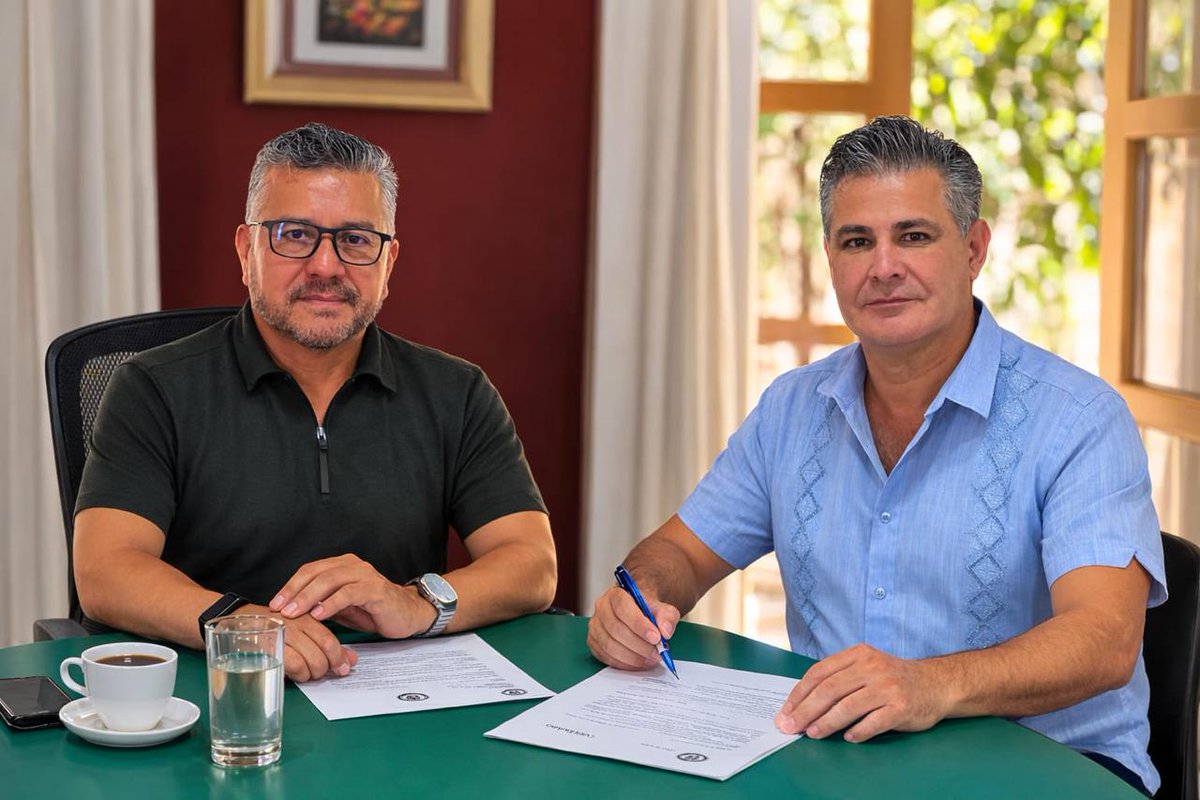 Sostuvimos una reunión de trabajo con el Dr. Luis Gerardo Casillas Araiza, Secretario responsable de Acción Política y Divulgación Ideológica, donde reflexionamos sobre la importancia de fortalecer la participación gremial en la vida pública.  

Las y los profesionales de la