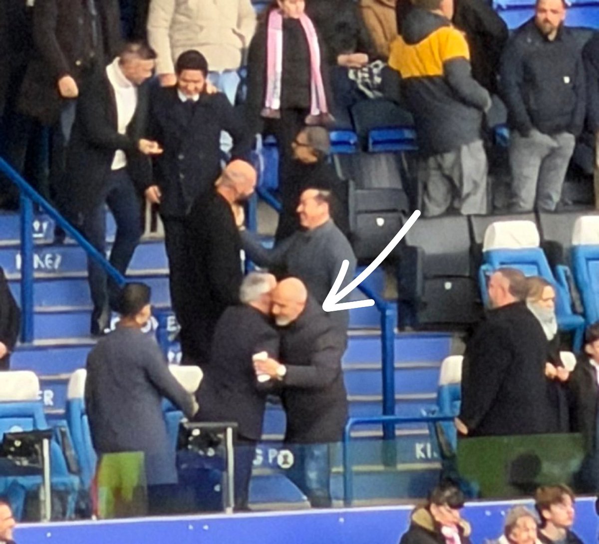 🚨🔵 Camera caught Enzo Maresca in the stand to watch the PSG vs Chelsea game tonight. 👀😍