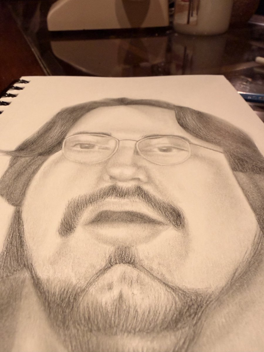 MinnieEms_'s tweet photo. A beautiful portrait drawing of Bigpuffer :)
(Reference is from a video I can’t remember so here’s a photo beside it)
#bigpufferfanart https://t.co/mouPtDb1wD