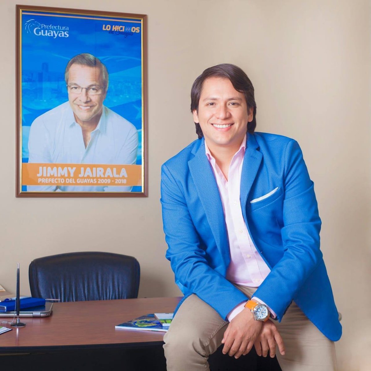 🎙️ VICEPREFECTO <a href="/CarlosGSerranoB/">Carlos Serrano</a> ; <a href="/jimmyjairala/">Jimmy Jairala</a> ya gobernó la provincia 10 años. No va a ser candidato a nada. Ya cumplió dos períodos. Lo que reclama Jairala es TRANSPARENCIA. Y se lo digo con la autoridad que me da el haber sido VICEPREFECTO en parte de su administración.1/3