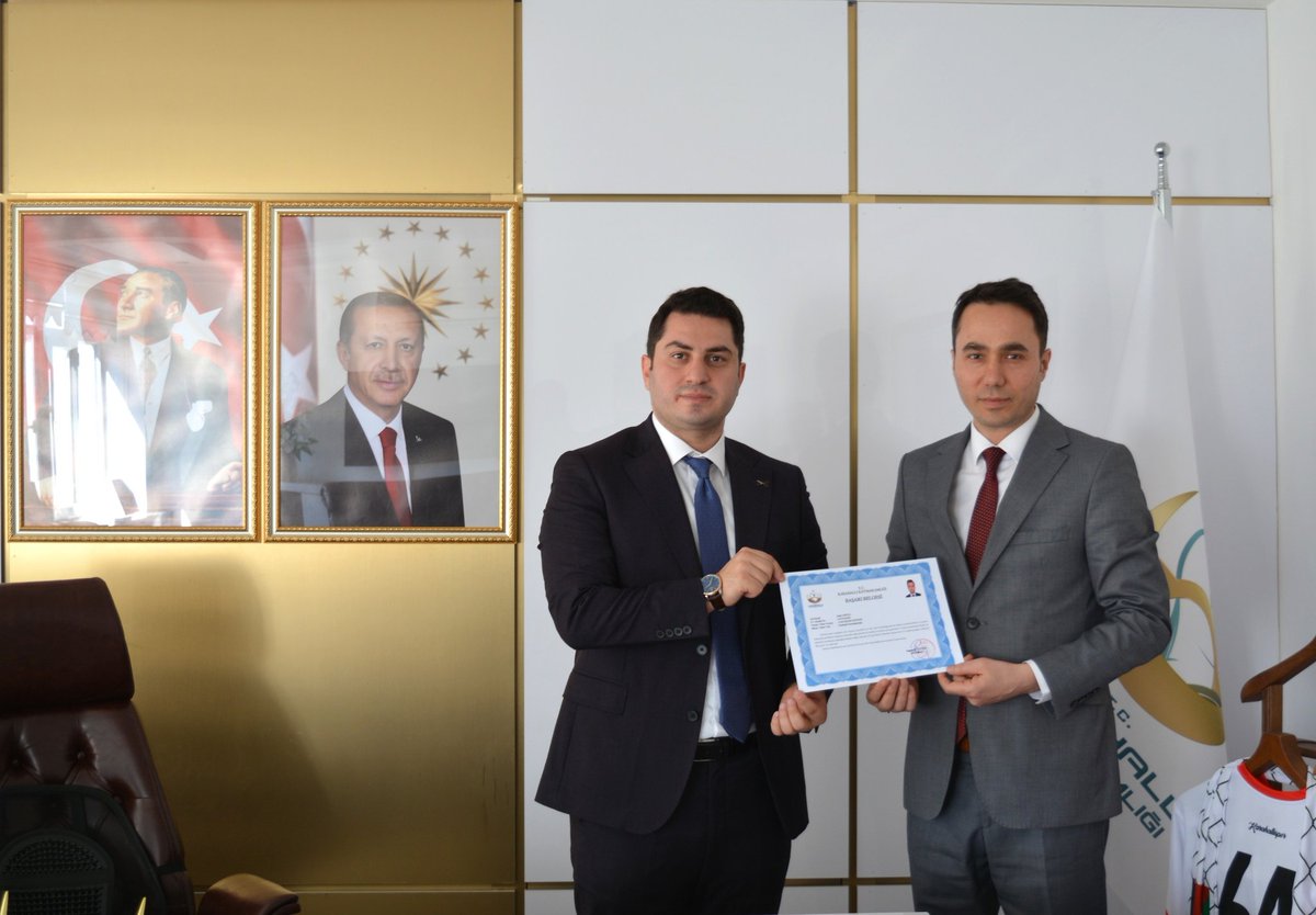 Kaymakamlığımız İlçe Yazı İşleri Müdürü Sami Akkuş’un, Uşak Valiliği Açık Kapı Şube Müdürü olarak atanması vesilesiyle düzenlenen veda yemeğine Kaymakamımız Sn. Ramazan Çelebi, Belediye Başkanımız Sn. Ramazan Karakaya ve ilçe protokolü katıldı.