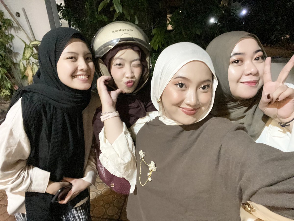 ⋆˚✿˖ acis tweet media